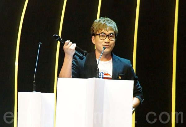 音乐人饶善强横扫7奖成最大赢家。(摄影:杨晓慧/大纪元) 音乐人饶善强横扫7奖成最大赢家。(摄影:杨晓慧/大纪元)