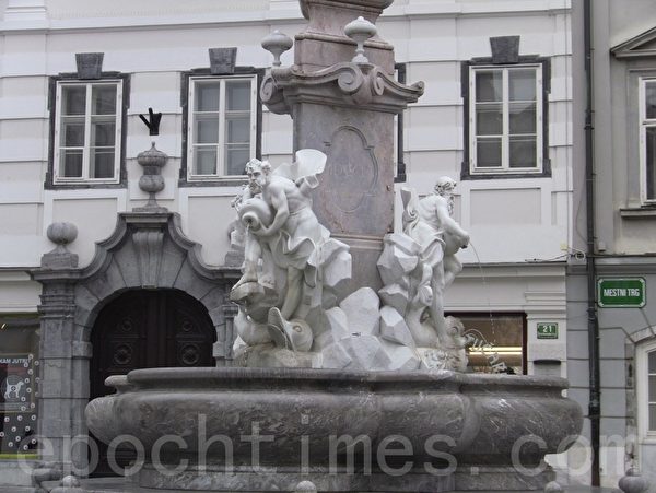 卢比安纳市政广场前的罗巴喷泉（摄影：吴树枝 /大纪元）
