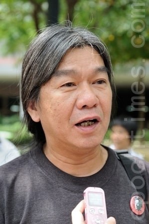 香港行政長官梁振英寓所爆出僭建,至今已有幾個多月梁振英仍不肯老實交代真相,泛民主派對梁振英拖延態度已忍無可忍。社民連立法會議員梁國雄醞釀啟動彈劾機制,堅持要梁振英下台,復興香港精神。圖為梁國雄檔案圖片 (攝影:宋祥龍/大紀元) 香港行政長官梁振英寓所爆出僭建,至今已有幾個多月梁振英仍不肯老實交代真相,泛民主派對梁振英拖延態度已忍無可忍。社民連立法會議員梁國雄醞釀啟動彈劾機制,堅持要梁振英下台,復興香港精神。圖為梁國雄檔案圖片 (攝影:宋祥龍/大紀元)