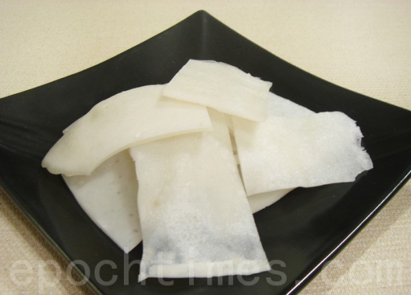 鼎边趖类似河粉、粿仔条,但口感更加Q弹滑嫩。(摄影:彩霞/大纪元) 鼎边趖类似河粉、粿仔条,但口感更加Q弹滑嫩。(摄影:彩霞/大纪元)