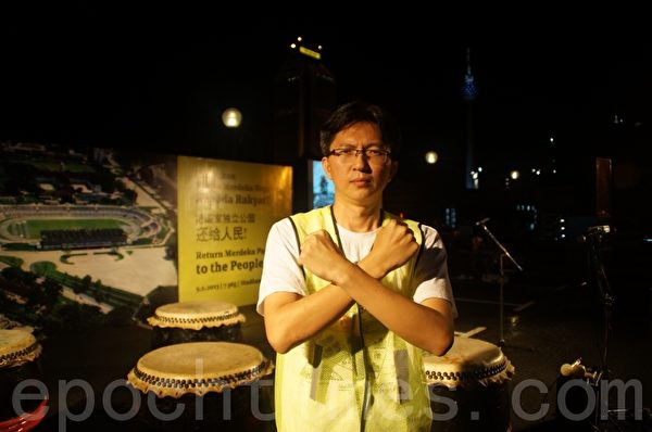 黄向勤表示,高楼大厦我们哪里都有,但是这种很重要的文化遗产,确是你拆一个就少一个。(大纪元) 黄向勤表示,高楼大厦我们哪里都有,但是这种很重要的文化遗产,确是你拆一个就少一个。(大纪元)