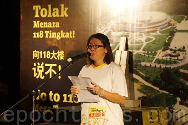 民众在推介晚会上纷纷以歌唱、诗歌朗诵等方式来表达他们的心声。(大纪元) 民众在推介晚会上纷纷以歌唱、诗歌朗诵等方式来表达他们的心声。(大纪元)