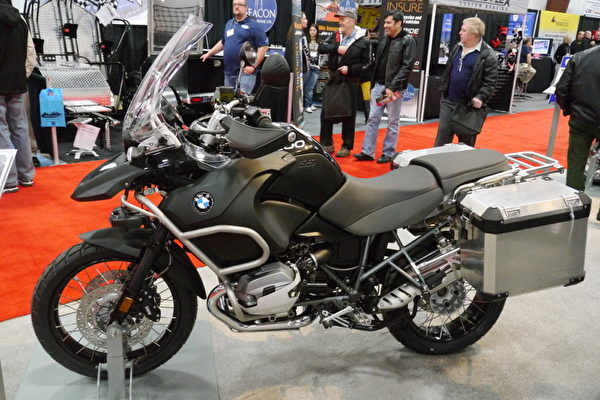 全新的2013 BMW R1200GS。(攝影:夏又容/大紀元) 全新的2013 BMW R1200GS。(攝影:夏又容/大紀元)