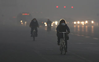 中國東半部遭遇最嚴重黃霾預警	交通大亂