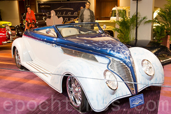 1939 Rord Roadster – indigo blue & white
车主:Kevin Saindon / Lincoln Taxi & Limo
160 Dowty Road
Ajax, Ontario
(摄影:艾文/大纪元) 1939 Rord Roadster – indigo blue & white
车主:Kevin Saindon / Lincoln Taxi & Limo
160 Dowty Road
Ajax, Ontario
(摄影:艾文/大纪元)