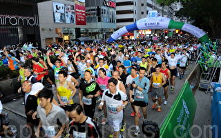 六万人跑马拉松 竞体能展意志