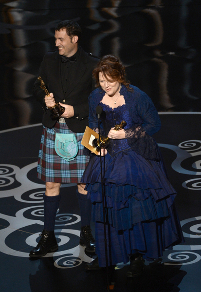 由Brenda Chapman和Mark Andrews联合导演的《勇敢传说》荣获最佳动画长片奖。(图/Kevin Winter/Getty Images) 由Brenda Chapman和Mark Andrews联合导演的《勇敢传说》荣获最佳动画长片奖。(图/Kevin Winter/Getty Images)