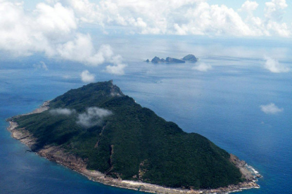 中俄军舰在东海争议岛屿海域出没 日本抗议