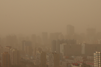 图为2013年2月28日,北京的空气污染严重情况。 (Feng Li/Getty Images) 图为2013年2月28日,北京的空气污染严重情况。 (Feng Li/Getty Images)