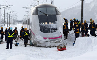 日本北海道暴雪 22台旅客死里逃生