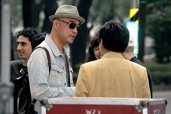 王若琳的老爸王治平也悄悄現身人群中,以行動表示支持。(圖/台灣索尼提供) 王若琳的老爸王治平也悄悄現身人群中,以行動表示支持。(圖/台灣索尼提供)