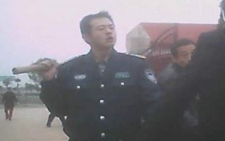 組圖：抗議關黑監獄 武漢訪民遭黑保安暴毆