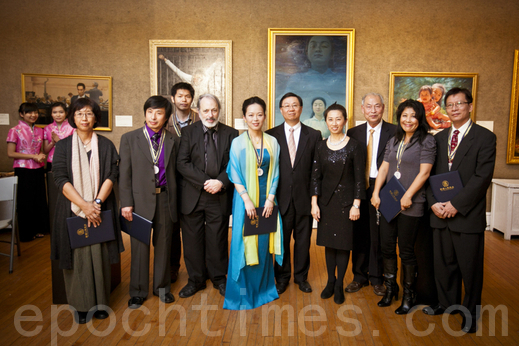 2011年第三届“全世界华人人物写实油画大赛”优秀作品展览在纽约举行。(摄影:爱德华/大纪元) 2011年第三届“全世界华人人物写实油画大赛”优秀作品展览在纽约举行。(摄影:爱德华/大纪元)