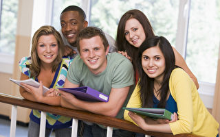 加拿大安省限大学学费增幅最多3%