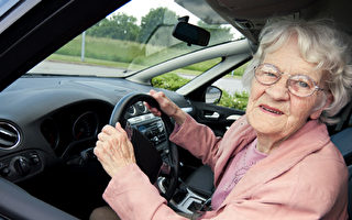 老年人上路開車是否安全