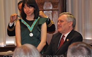 華裔學生獲安省青年義工勳章