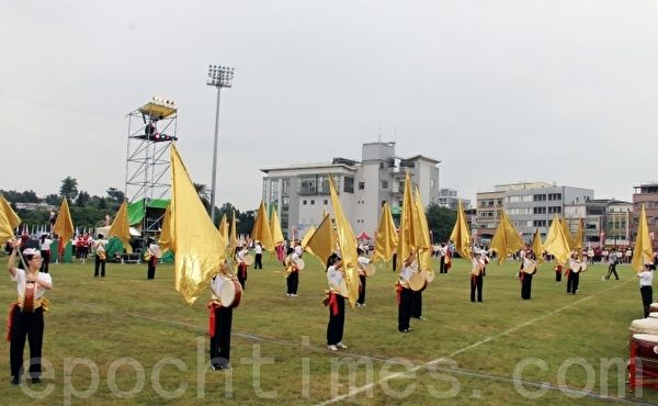 102全大運開幕旗旗崢嶸。(攝影:郭千華/大紀元) 102全大運開幕旗旗崢嶸。(攝影:郭千華/大紀元)