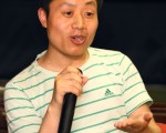 《小鬼頭上的女人》導演杜斌星期三再次來港出席該片首映會。(攝影:潘在殊/大紀元)