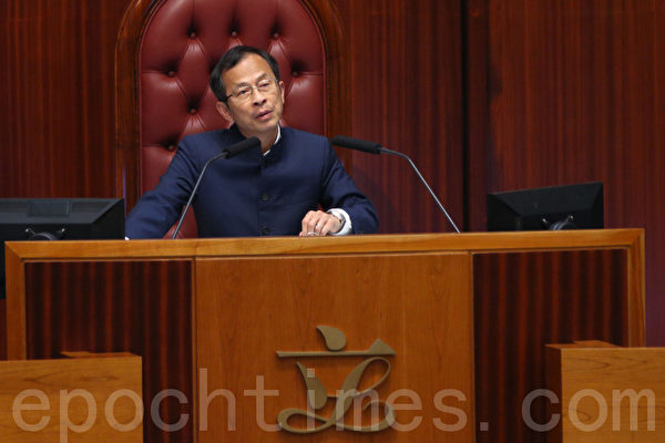 被指是中共地下党的立法会主席曾钰成5月13日宣布剪布(终止财政预算案的辩论),泛民主派批评他立下坏先例,让议会失去阻挡恶法的权力。(摄影:潘在殊/大纪元) 被指是中共地下党的立法会主席曾钰成5月13日宣布剪布(终止财政预算案的辩论),泛民主派批评他立下坏先例,让议会失去阻挡恶法的权力。(摄影:潘在殊/大纪元)