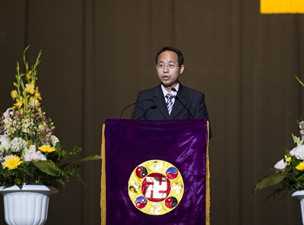 来自台湾的医生洪千峰(音)分享了在台湾医学界讲活摘器官真相的过程(摄影:戴兵/大纪元) 来自台湾的医生洪千峰(音)分享了在台湾医学界讲活摘器官真相的过程(摄影:戴兵/大纪元)