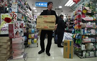 中共自爆奶粉嚴重問題 中國人全球購奶潮震驚世界