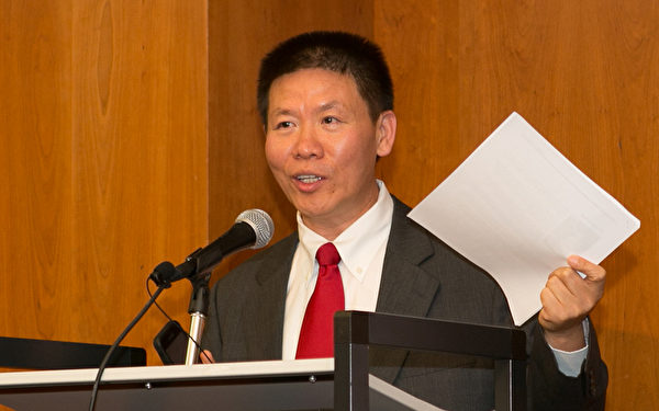 對華援助協會主席傅希秋表示,如不釋放,中國夢是「破碎」之夢。(攝影:李莎/大紀元) 對華援助協會主席傅希秋表示,如不釋放,中國夢是「破碎」之夢。(攝影:李莎/大紀元)