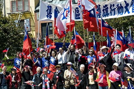 反對撤旗 舊金山灣區僑胞展開護旗行動 反對撤旗 舊金山灣區僑胞展開護旗行動