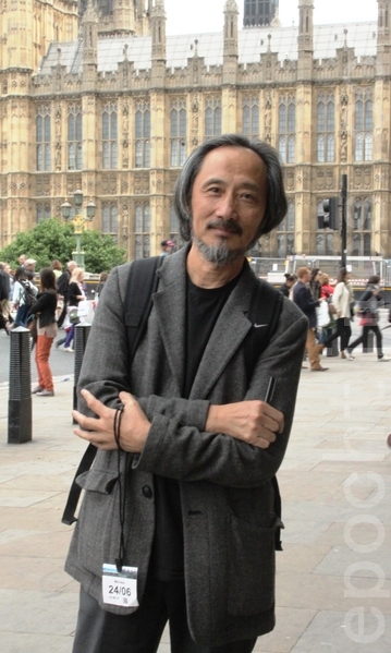 旅英作家马建谈到对这次会议的感受时表示:这个历史会越来越清晰。(摄影:李景行/大纪元) 旅英作家马建谈到对这次会议的感受时表示:这个历史会越来越清晰。(摄影:李景行/大纪元)
