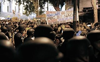 巴西示威 50多名記者遭波及