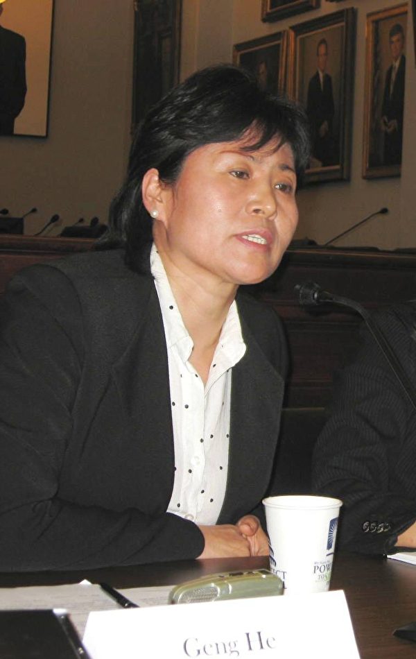 2013年3月5日,中国著名人权律师高智晟的妻子耿和在美国首都华盛顿国会山呼吁美国总统奥巴马、国务卿克里,像营救失明维权人士陈光诚一样,营救良心律师高智晟。(摄影:董韵/大纪元) 2013年3月5日,中国著名人权律师高智晟的妻子耿和在美国首都华盛顿国会山呼吁美国总统奥巴马、国务卿克里,像营救失明维权人士陈光诚一样,营救良心律师高智晟。(摄影:董韵/大纪元)