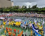 香港43萬人七一大遊行隊伍中的法輪功