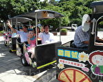 搭上莲潭轻车,一路饱览五里亭、孔庙、北极殿、城隍庙、龙虎塔等旧城景点。(摄影:林秀文/大纪元)