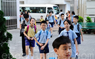 组图：香港小学升中 有人欢喜有人忧