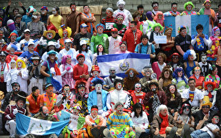 组图：危地马拉小丑大会热闹举行