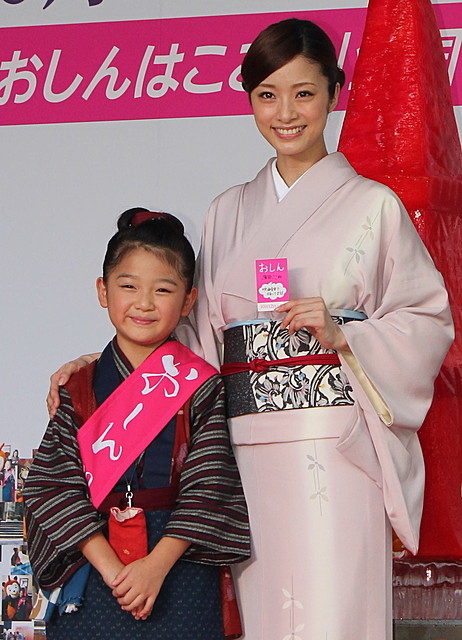 小童星濱田茲音與上戶彩演母女。(圖/海鵬提供)
小童星濱田茲音與上戶彩演母女。(圖/海鵬提供)