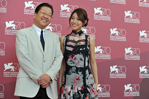 9月1日,宮崎駿新作《起風了》的製片人星野康二和為女主角配音的女星瀧本美織出席第70屆威尼斯影展該片展映會。(圖/TIZIANA FABI/AFP/Getty Image) 9月1日,宮崎駿新作《起風了》的製片人星野康二和為女主角配音的女星瀧本美織出席第70屆威尼斯影展該片展映會。(圖/TIZIANA FABI/AFP/Getty Image)