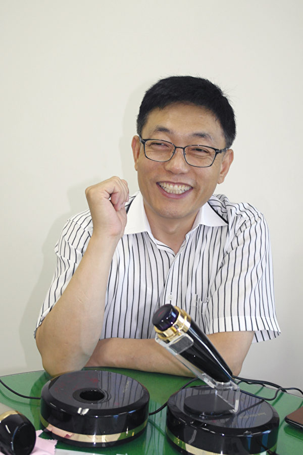 研发紫水晶美容按摩器的崔升官代表。(金嘉英/大纪元) 研发紫水晶美容按摩器的崔升官代表。(金嘉英/大纪元)
