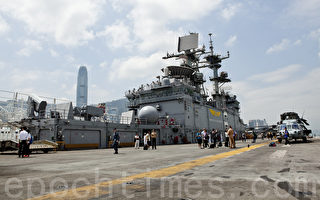 组图：美国攻击舰访港五天 华裔船员喜度中秋