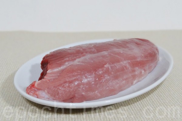 口感软嫩的老鼠肉,一只猪只有2小块,非常珍贵稀少。(摄影:彩霞/大纪元) 口感软嫩的老鼠肉,一只猪只有2小块,非常珍贵稀少。(摄影:彩霞/大纪元)