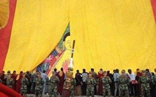 震惊组图：拉萨如监狱 旅美藏人被重重军警惊到