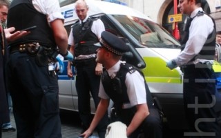 暴徒再袭伦敦唐人街三退点 被抓获送警