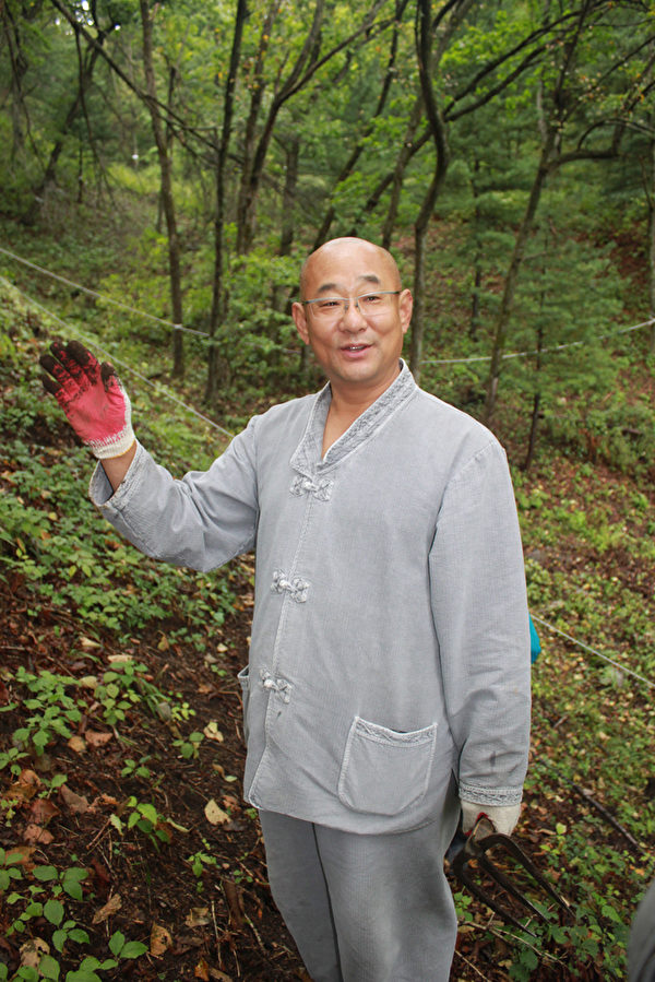 韓國江原道平昌五台山的養參僧人、野山參農場代表崔鍾燦。(金嘉英/大紀元) 韓國江原道平昌五台山的養參僧人、野山參農場代表崔鍾燦。(金嘉英/大紀元)