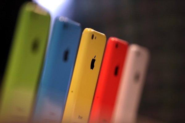 iPhone 5C销售未达预期，业界传闻苹果将削减第4季度的订单。 (Justin Sullivan/Getty Images)