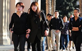 中国大陆留美学生人数激增 背后因素引关注
