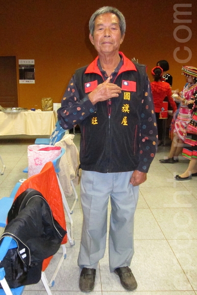國旗屋老闆張老旺。(鍾元/大紀元) 國旗屋老闆張老旺。(鍾元/大紀元)