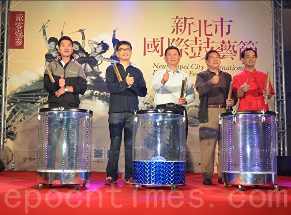 2013国际鼓艺节在新庄体育场震撼登场。(宋顺澈/大纪元) 2013国际鼓艺节在新庄体育场震撼登场。(宋顺澈/大纪元)