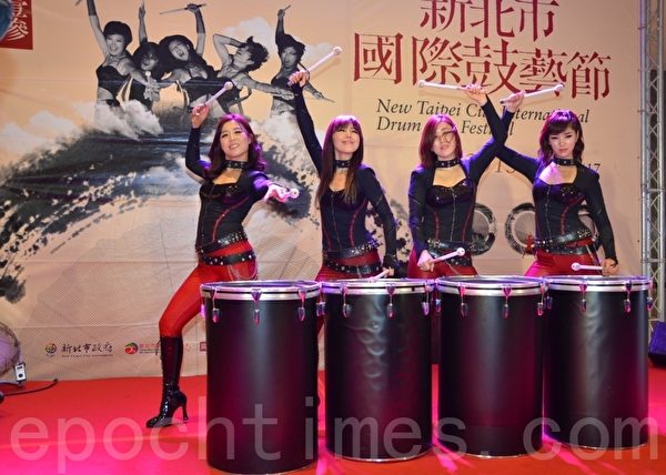 韩国知名的演艺团队猫鼓秀受邀来台精彩演出。(宋顺澈/大纪元) 韩国知名的演艺团队猫鼓秀受邀来台精彩演出。(宋顺澈/大纪元)