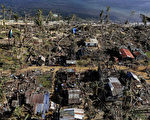 菲律宾重灾区救援缓慢 灾民愤怒无助