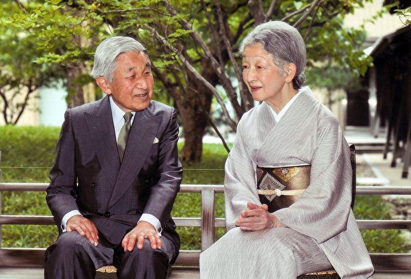 日本君王明仁与王后美智子 (AFP)