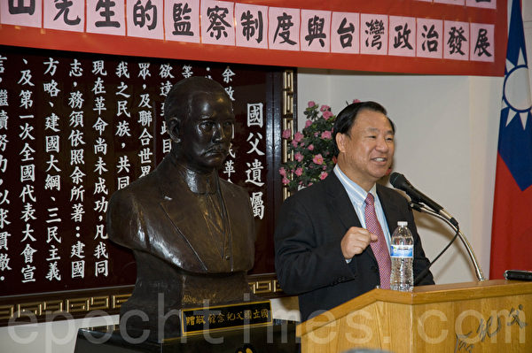 葛永光監察委員11月15日在舊金山國父紀念館演講。(曹景哲/大紀元) 葛永光監察委員11月15日在舊金山國父紀念館演講。(曹景哲/大紀元)